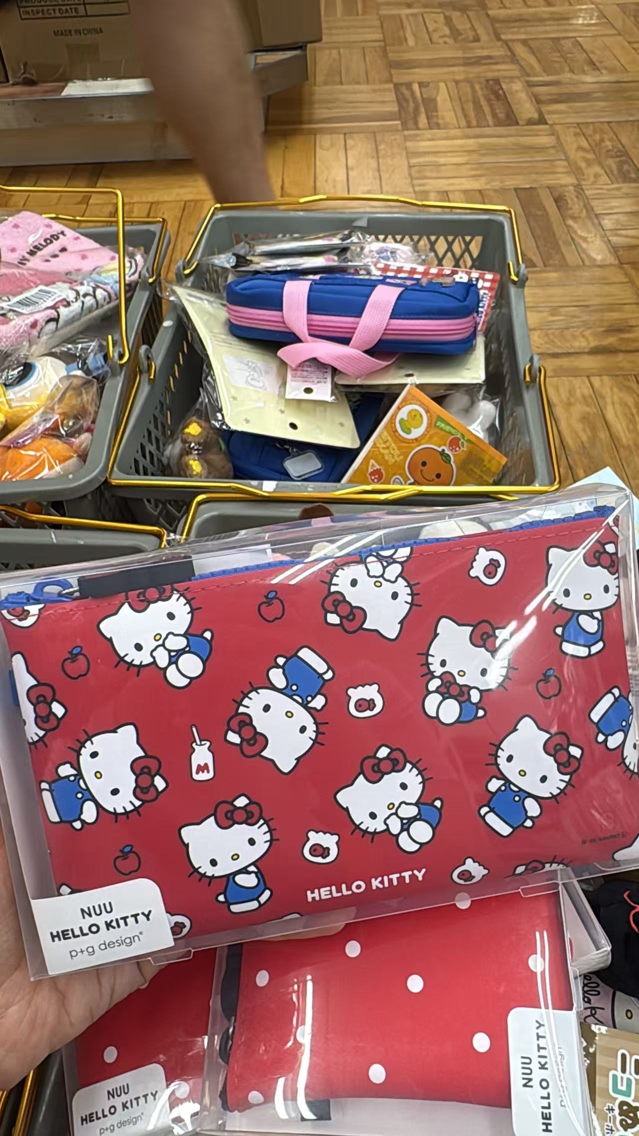 0525 折扣店 Hello Kitty &times; p+g design 联名笔袋红色