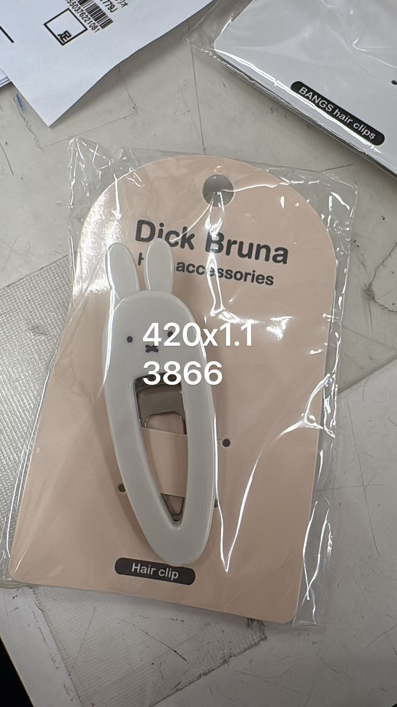 0528 折扣店 米菲造型白色发夹
