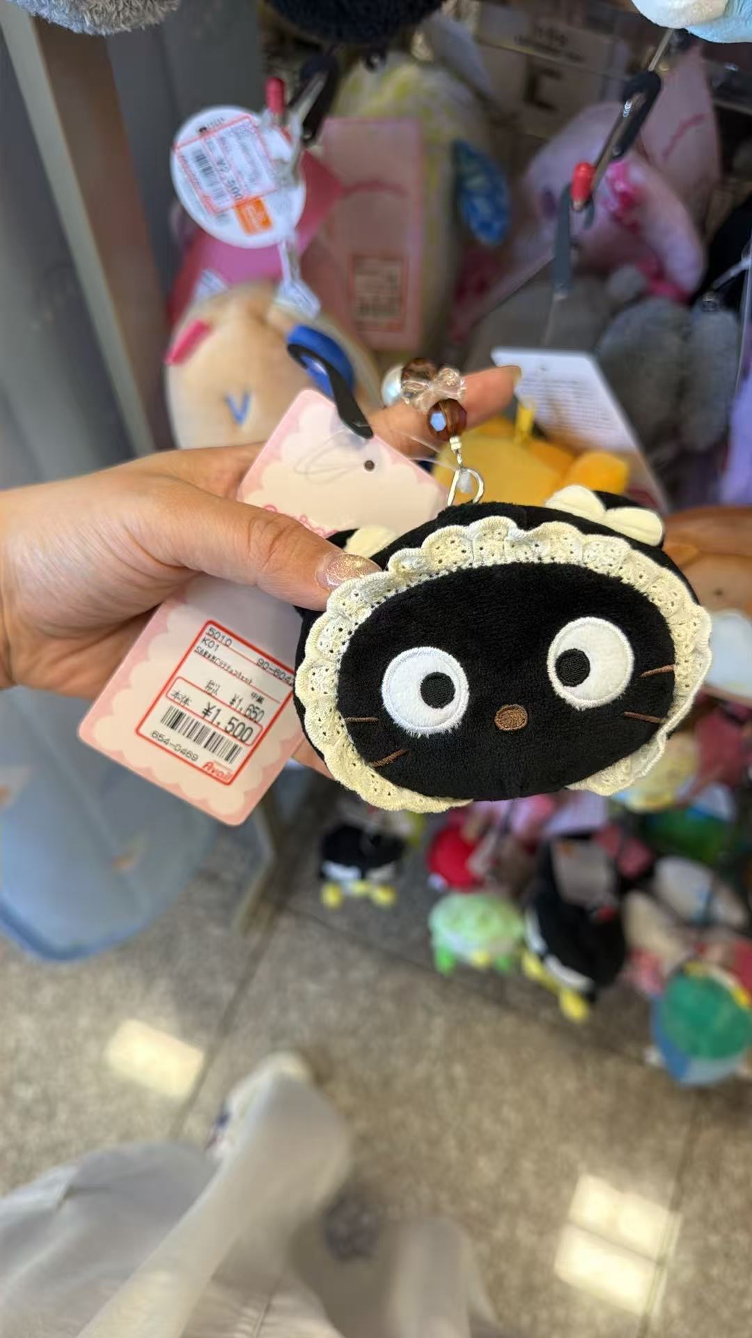 0530 三丽欧黑色小猫咪 白色蕾丝装饰 毛绒挂件
