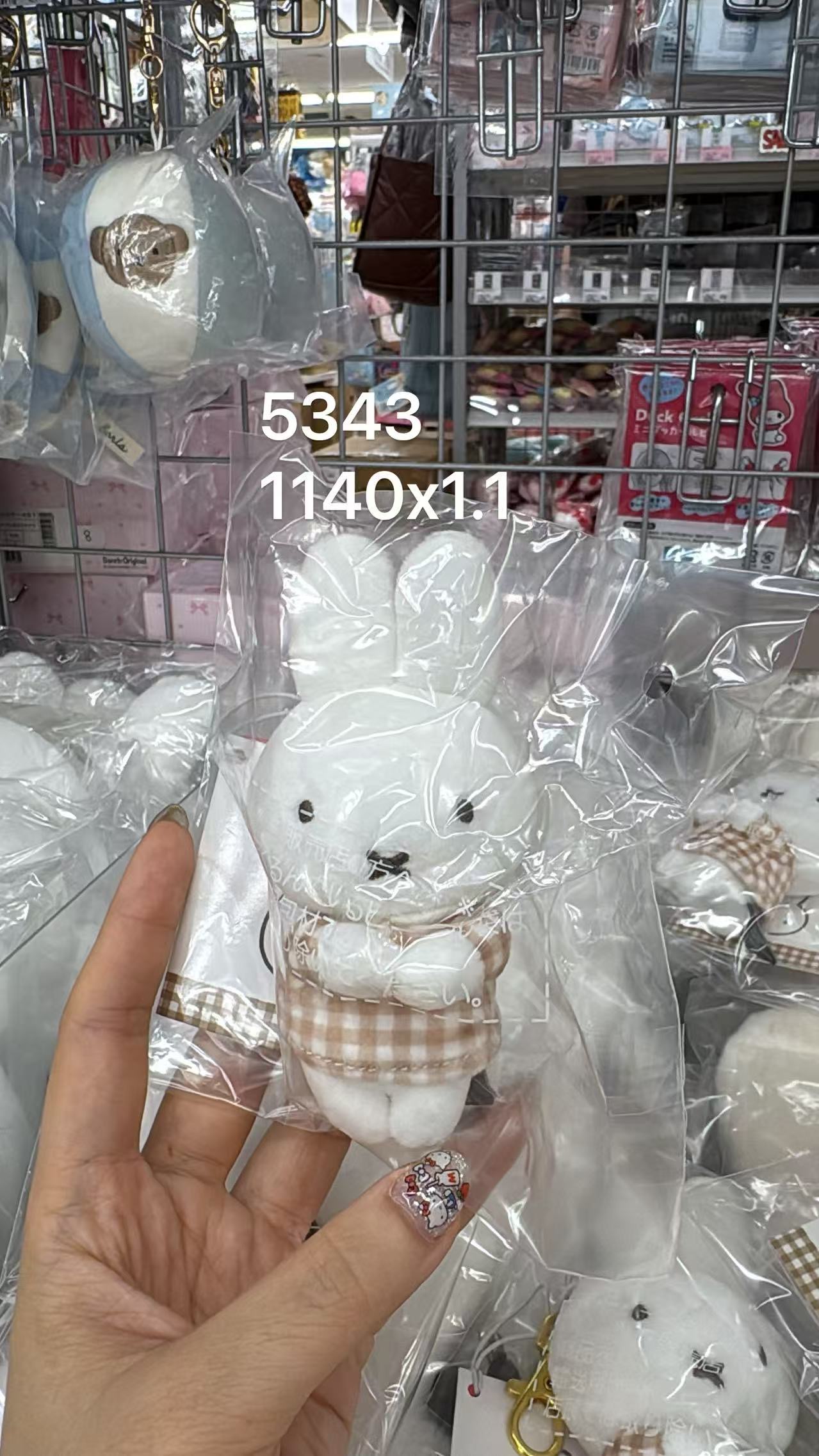 0604 折扣店 米菲格纹连衣裙米菲兔毛绒挂件