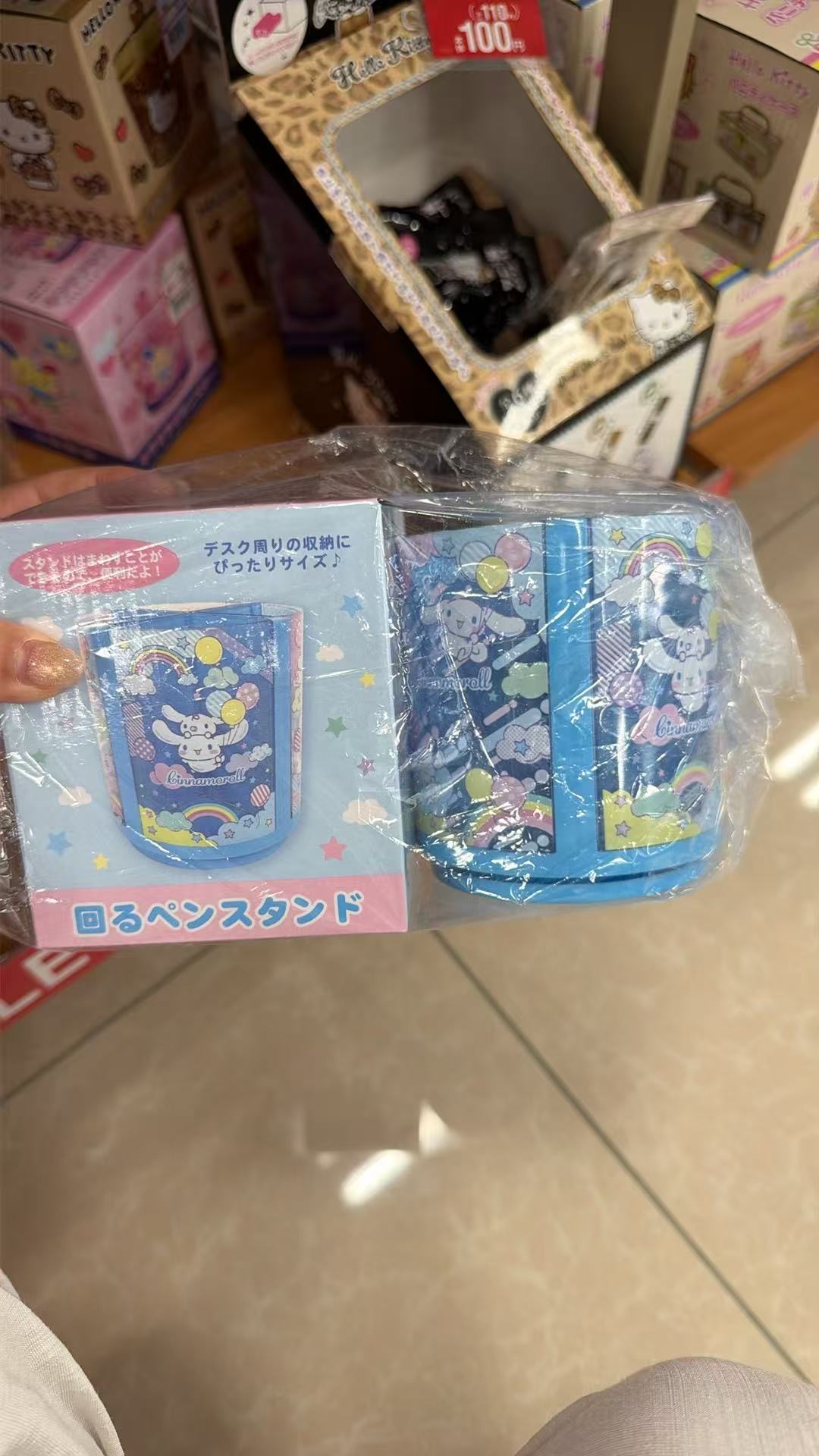 0605 三丽欧玉桂狗笔筒