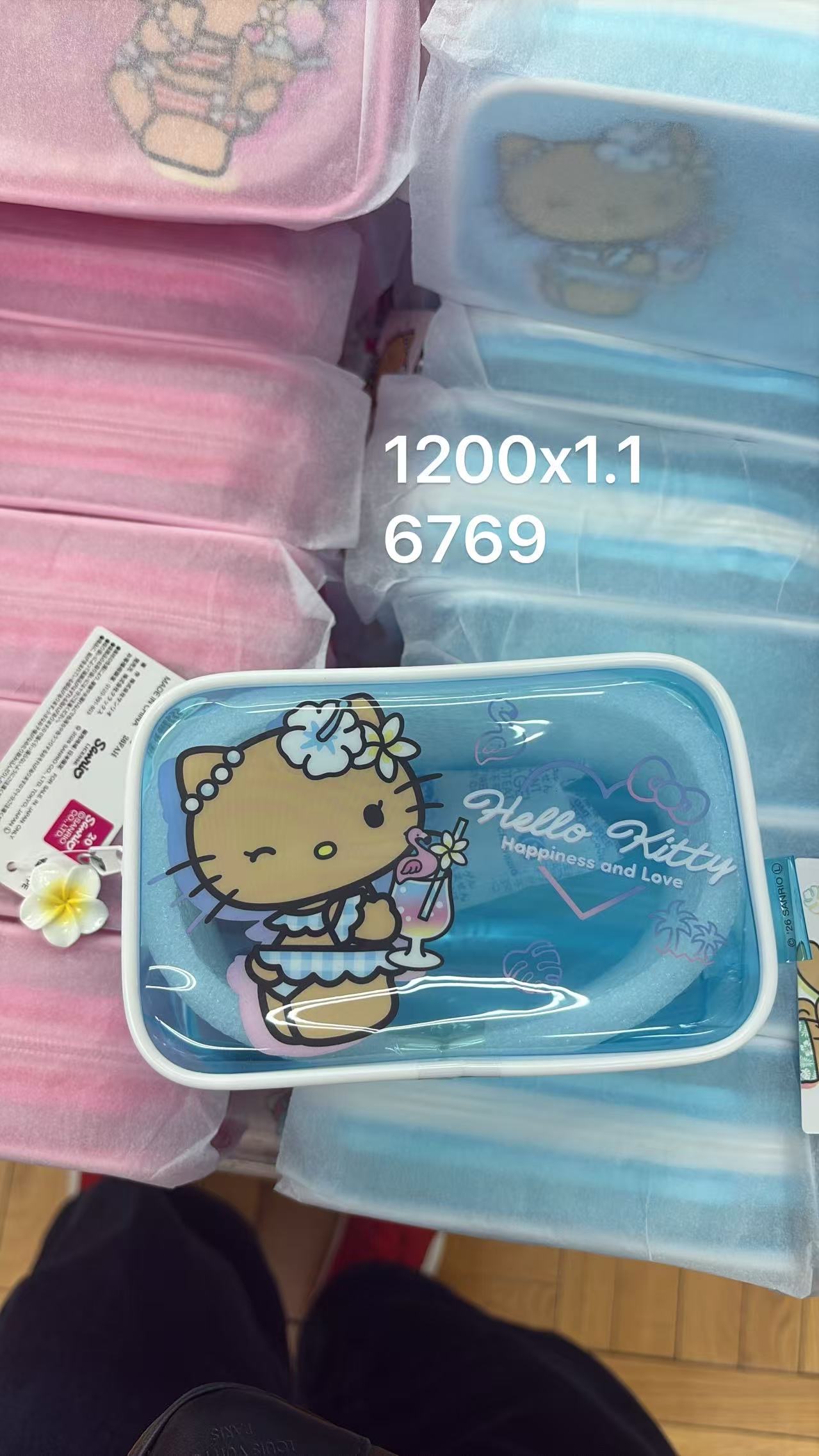 0610折扣店 Hello Kitty 夏日限定透明收纳包（蓝色款）