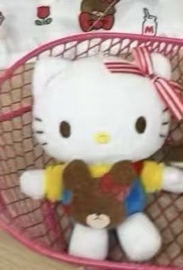 0626 三丽鸥 ​​Hello Kitty上学熊联名小熊出包毛绒挂件