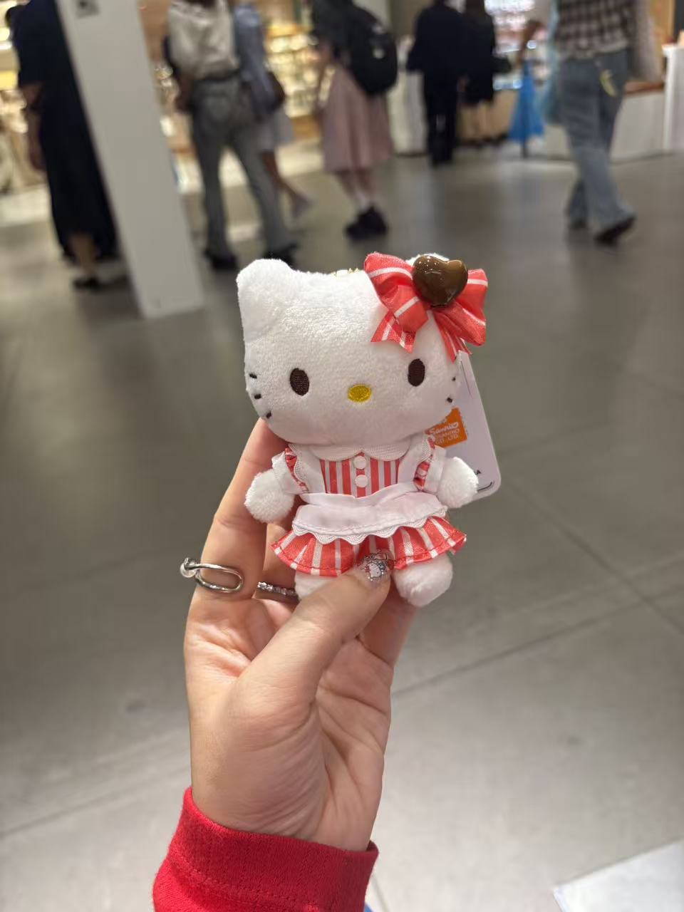 5汇0617 Hello Kitty 红白条纹甜品女仆毛绒挂件