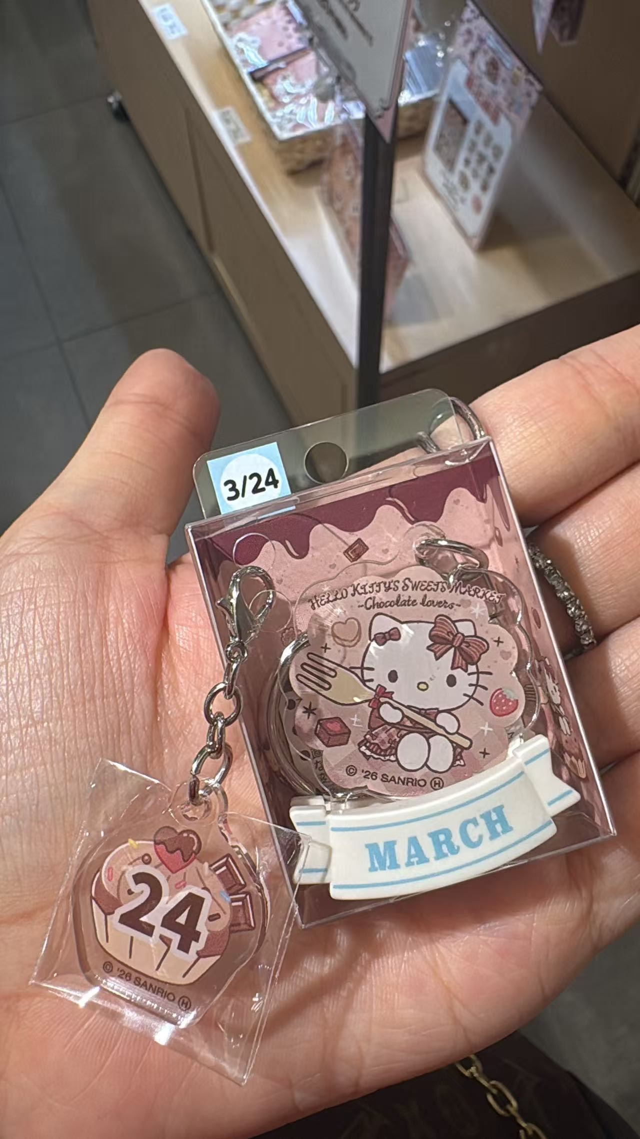 5汇0617 Hello Kitty甜品市集 3月24日生日组合亚克力挂件