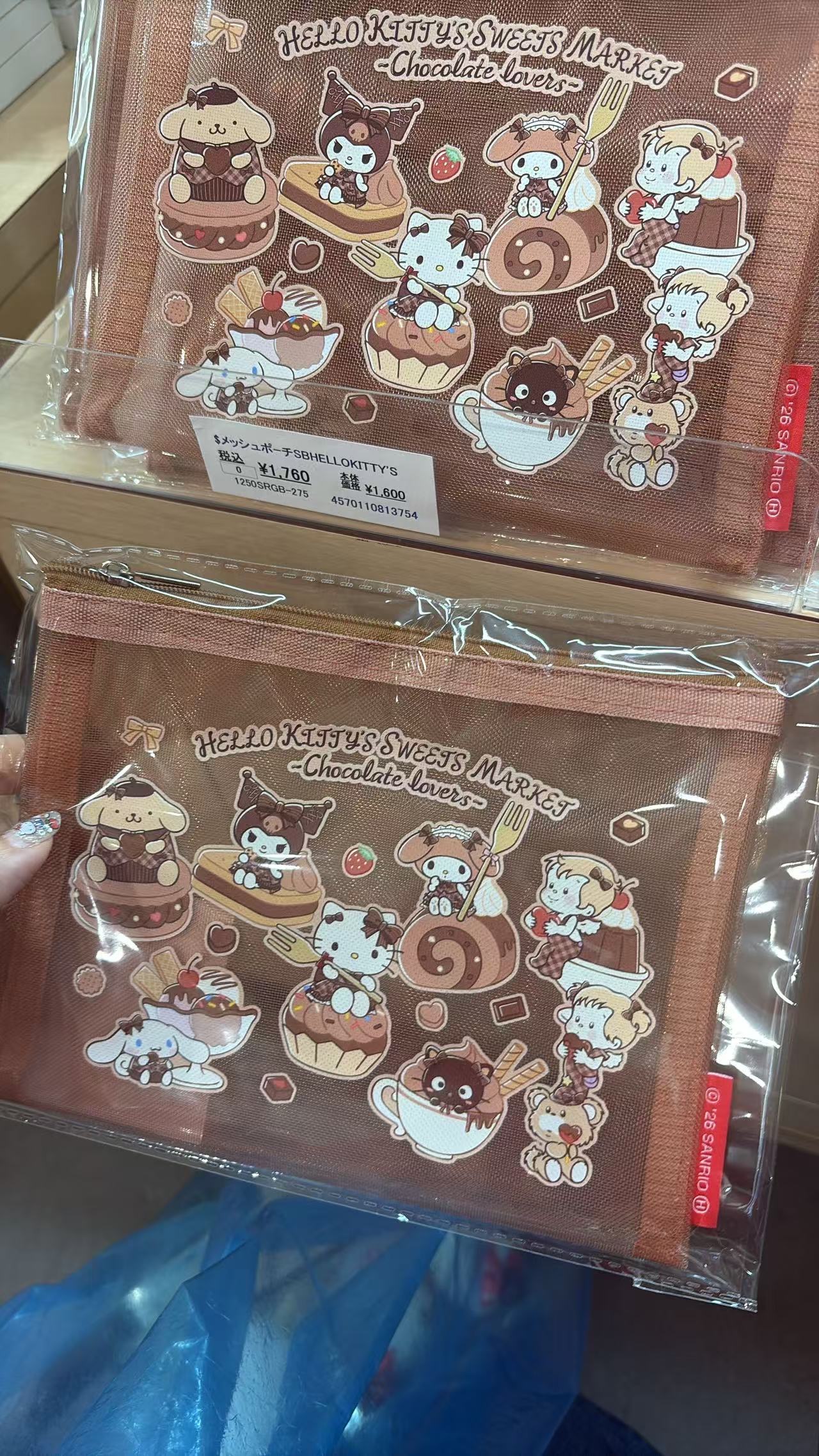 5汇0617 Hello Kitty&rsquo;s Sweets Market 巧克力棕全员甜品帆布收纳包