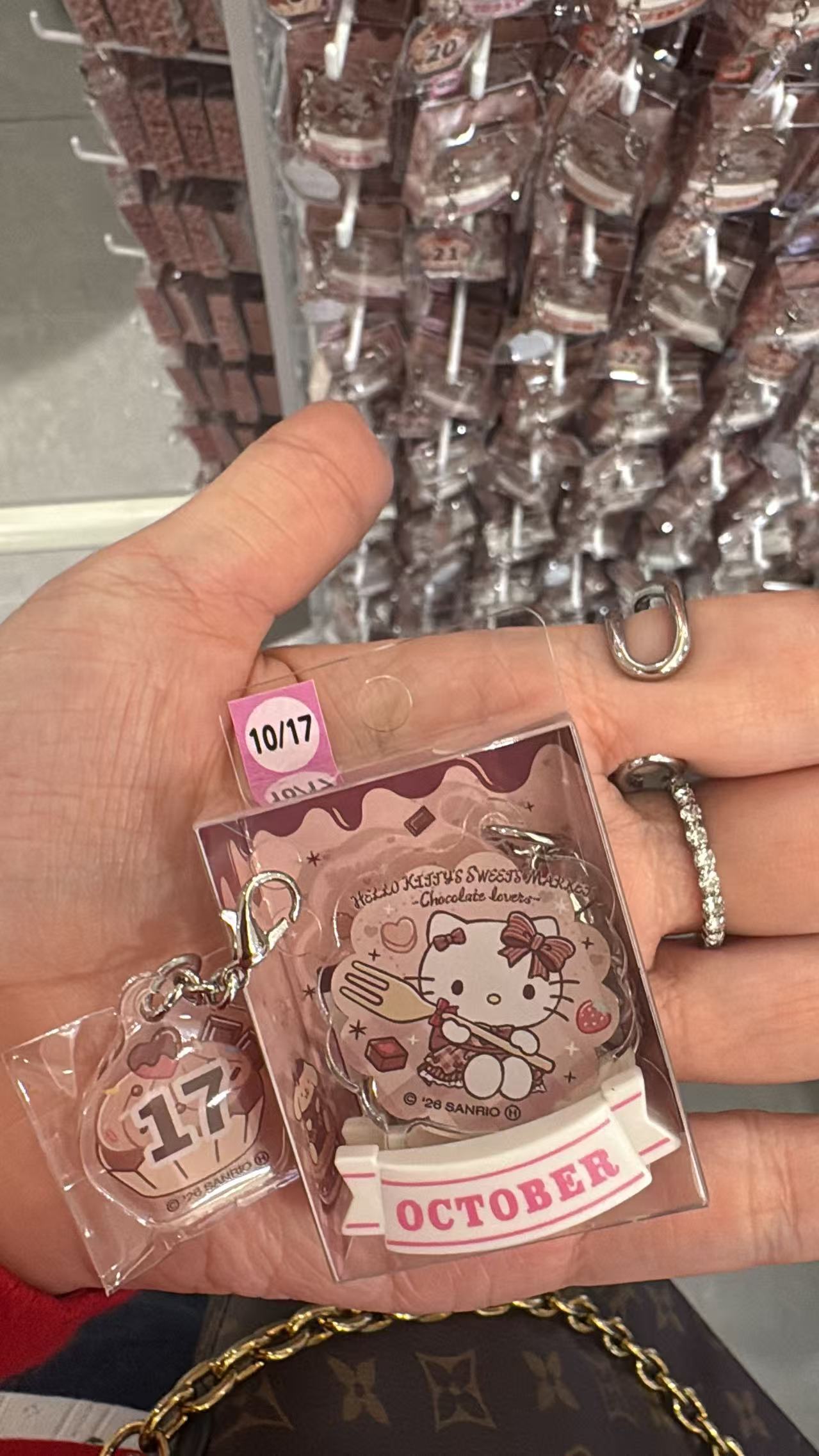 5汇0617 Hello Kitty甜品市集 10月17日生日组合亚克力挂件