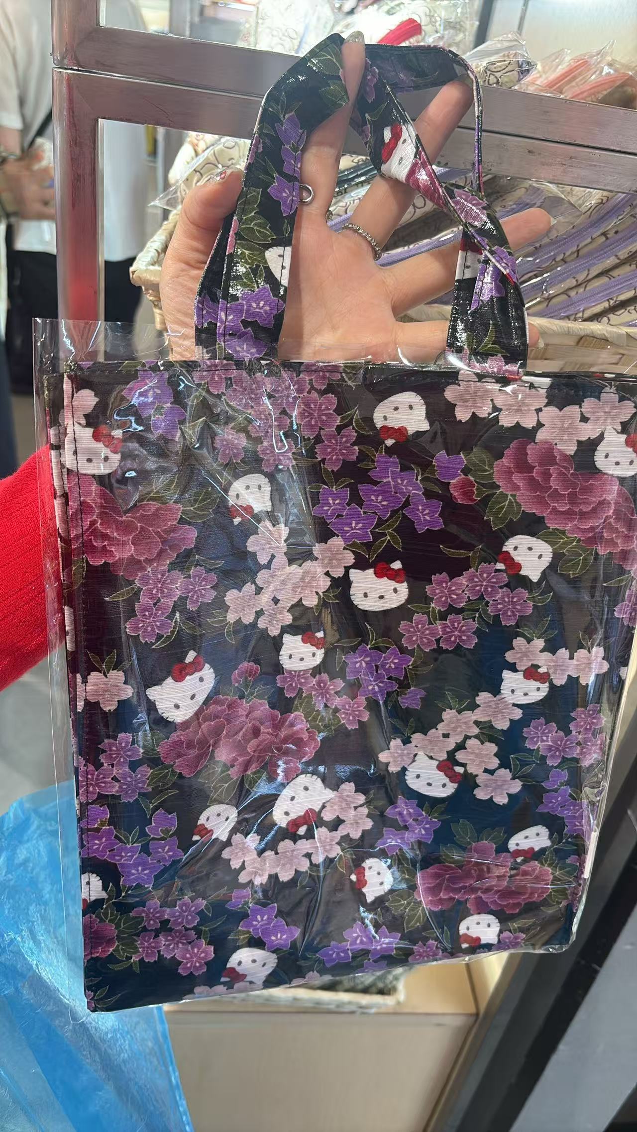 5汇0617 Hello Kitty 和风黑底花卉迷你手提托特包