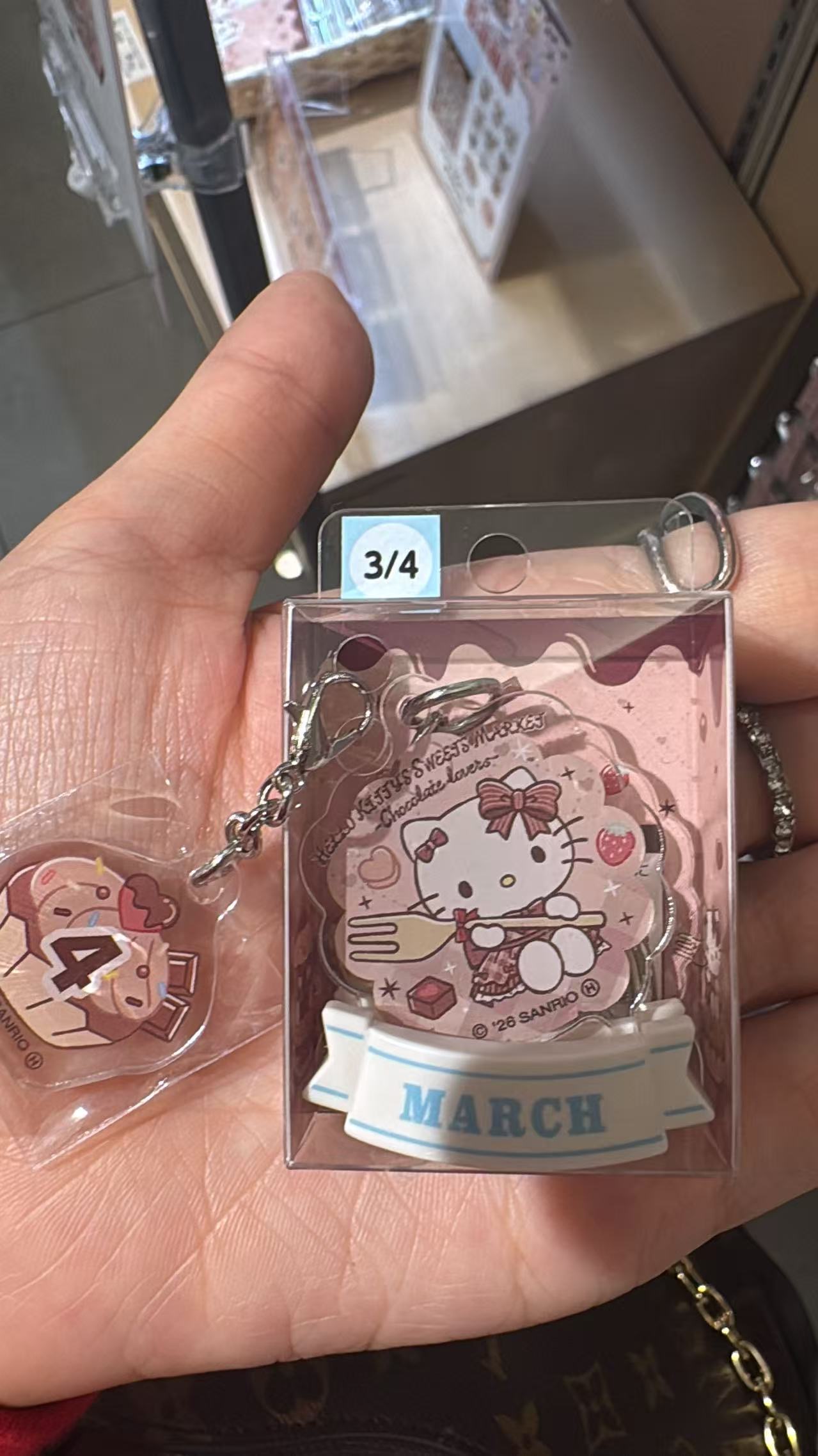 5汇067 Hello Kitty甜品市集 3月4日生日组合亚克力挂件