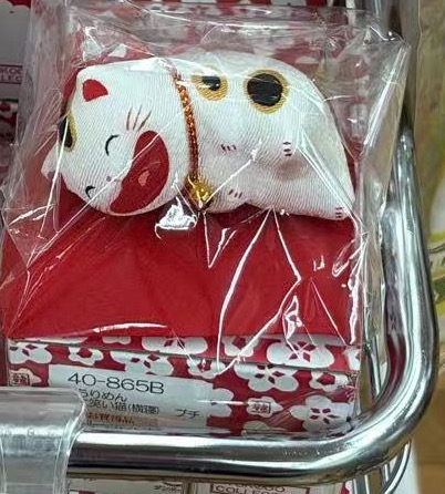 0706 折扣店 躺着笑猫咪 摆件