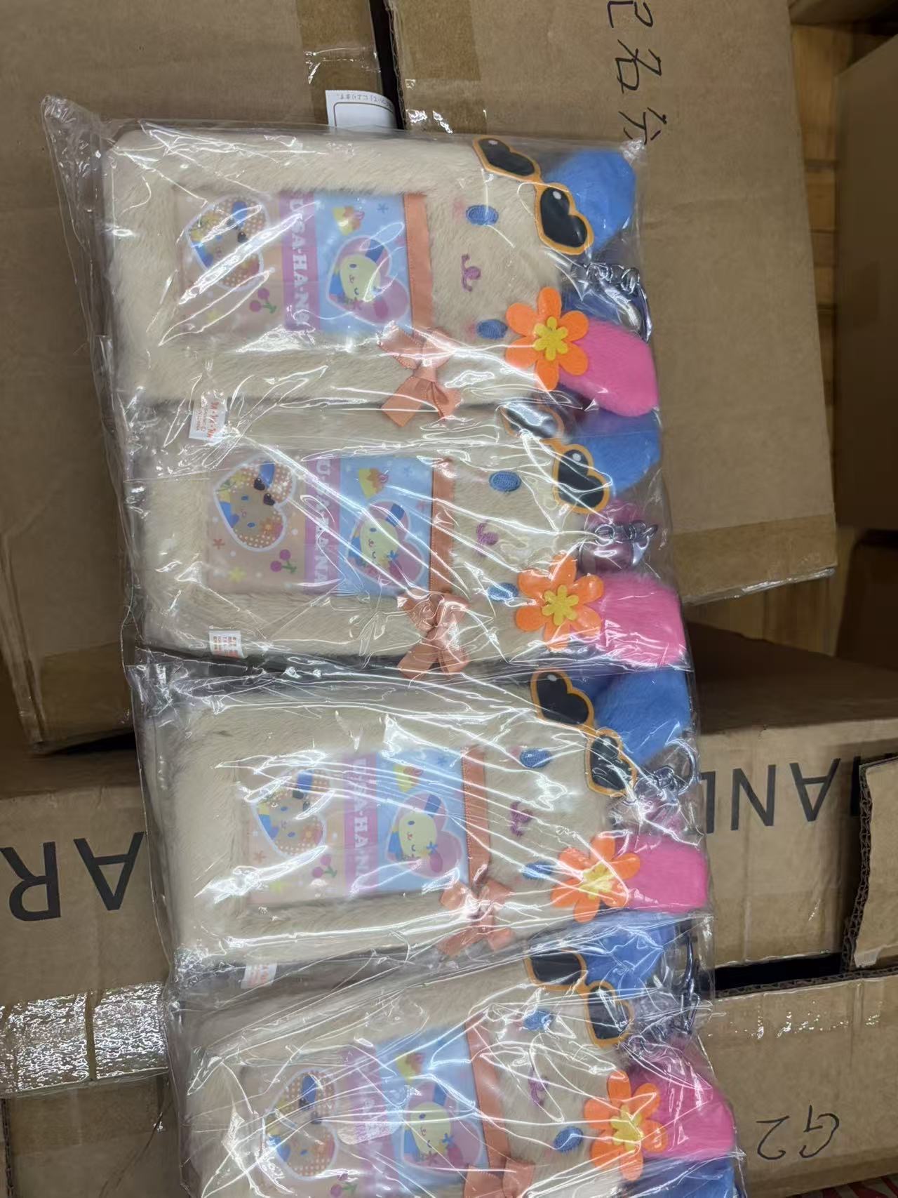0715 折扣店 三丽欧 毛绒卡包