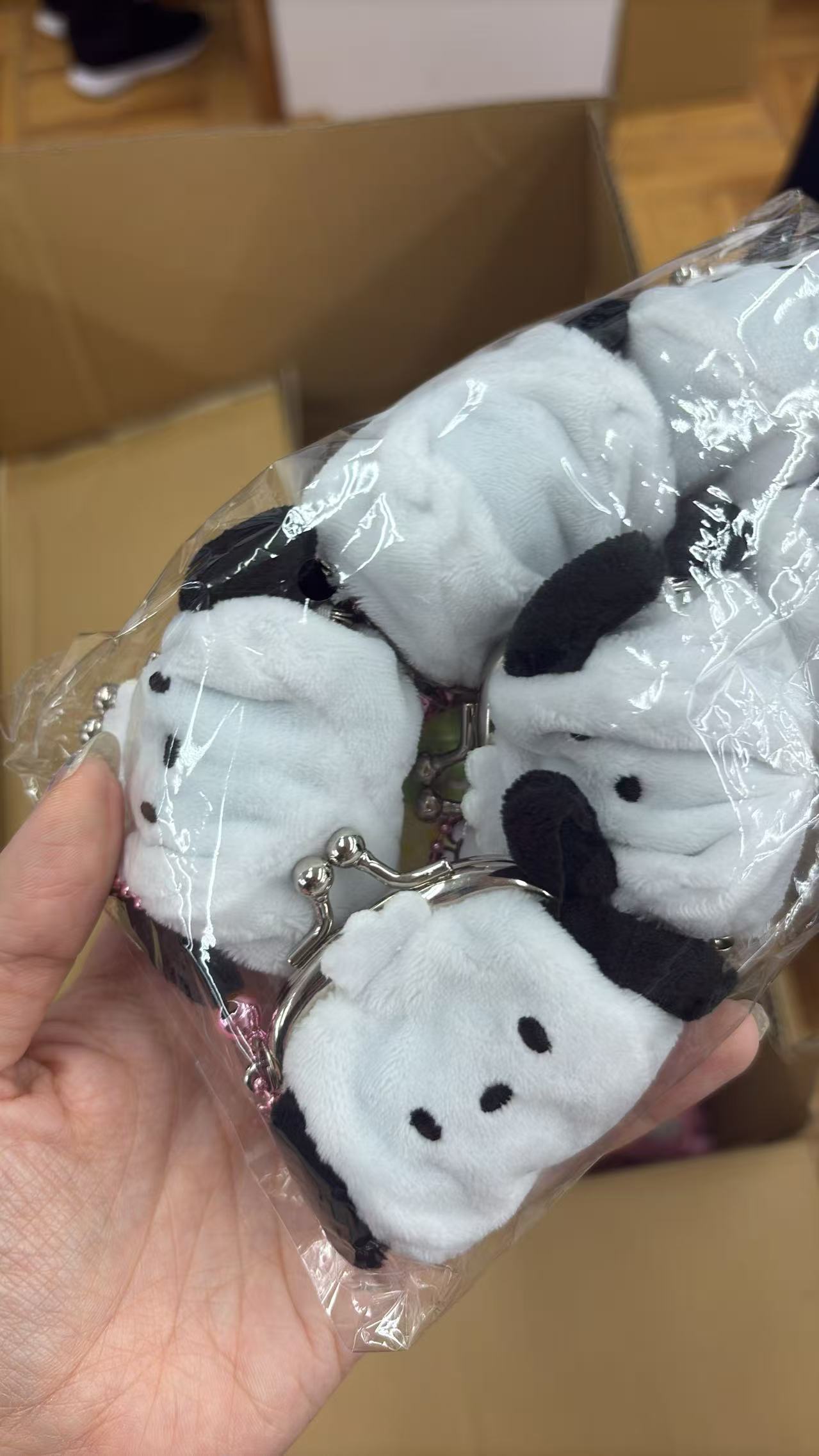 0715 折扣店 三丽欧 毛绒挂件 铁扣包