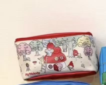 0008 46汇 三丽鸥 化妆包