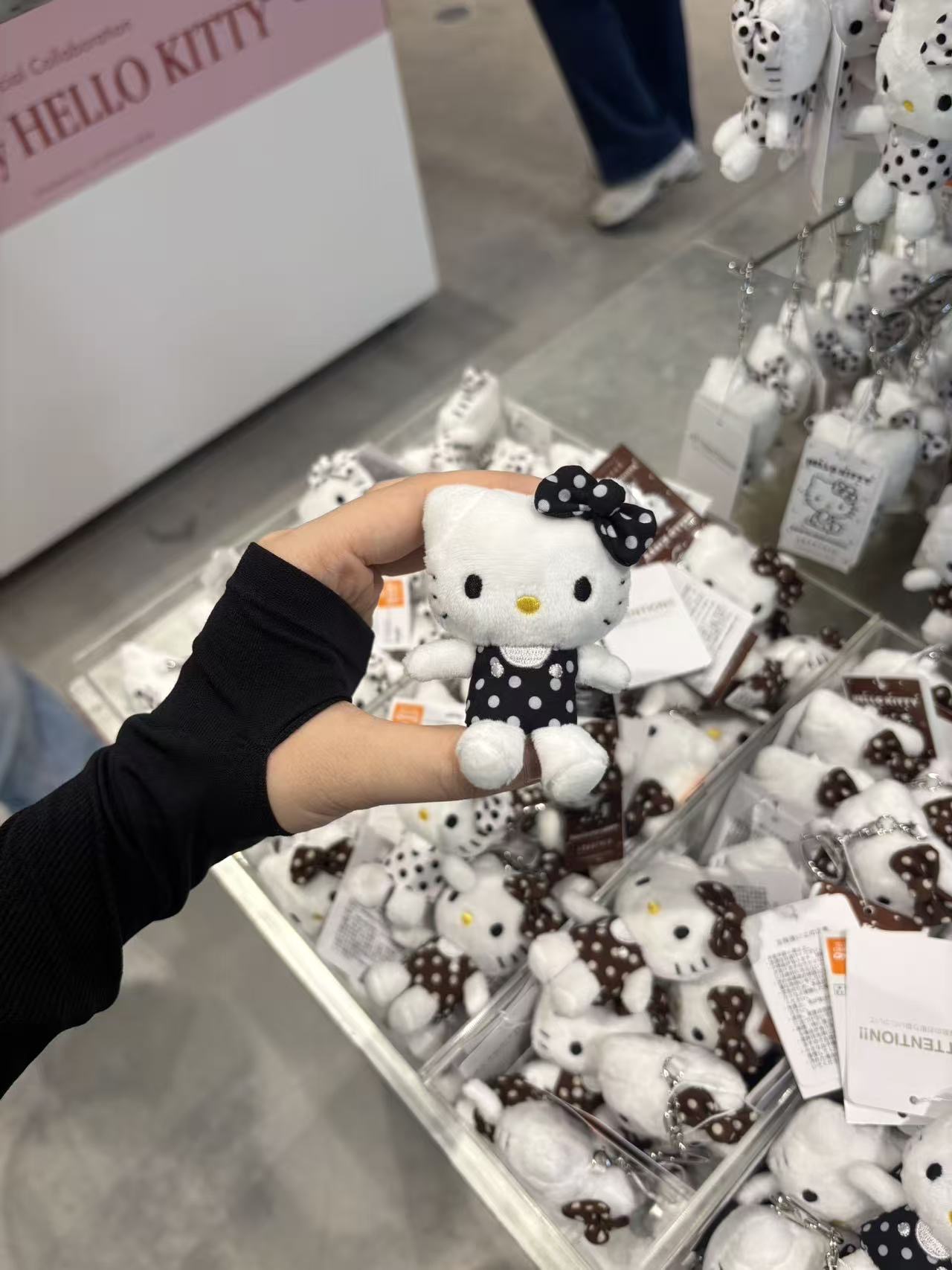 0726 5汇 三丽欧 毛绒挂件 波点黑