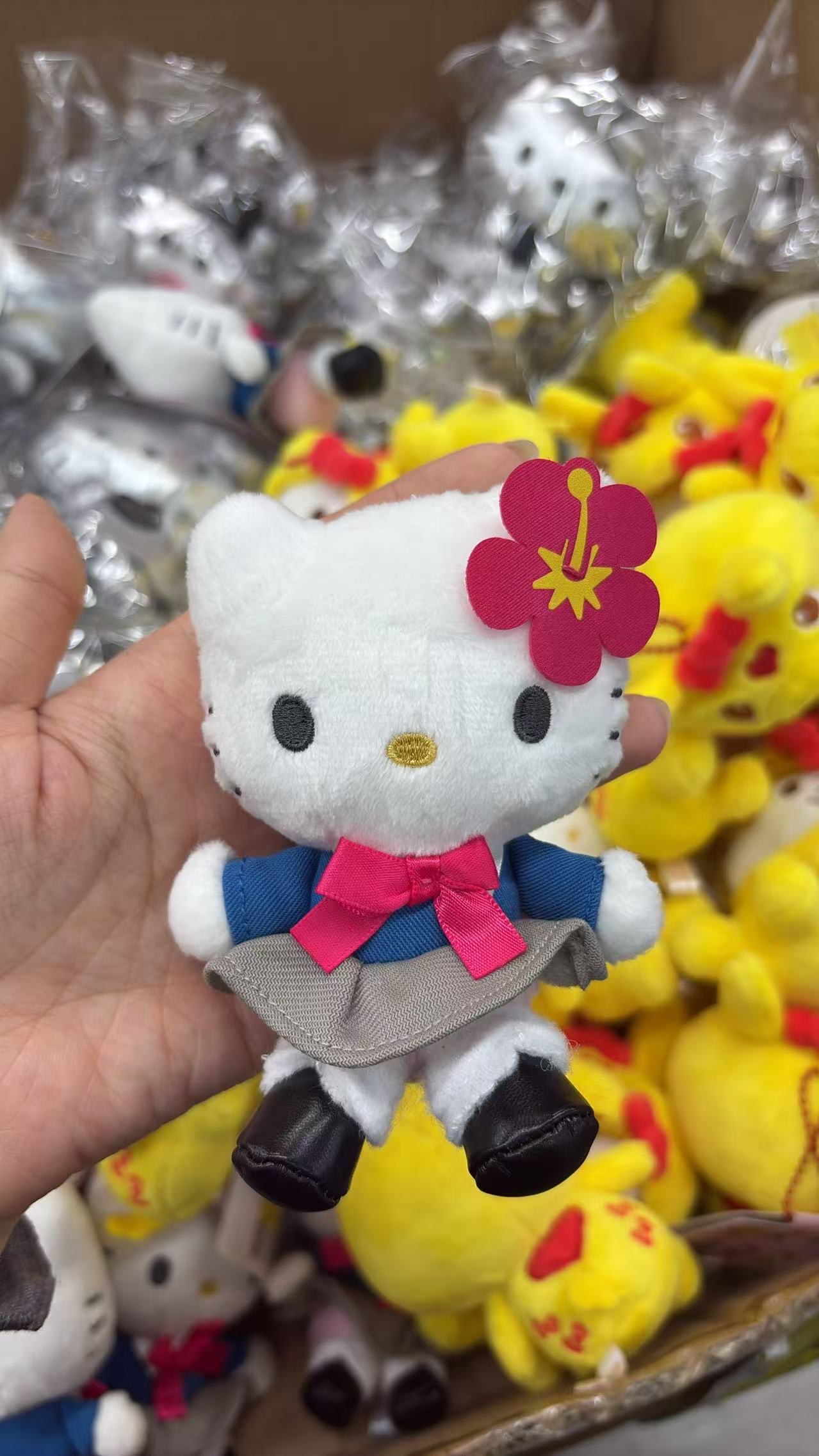 0822 5汇三丽鸥 毛绒挂件kt灰色裙子