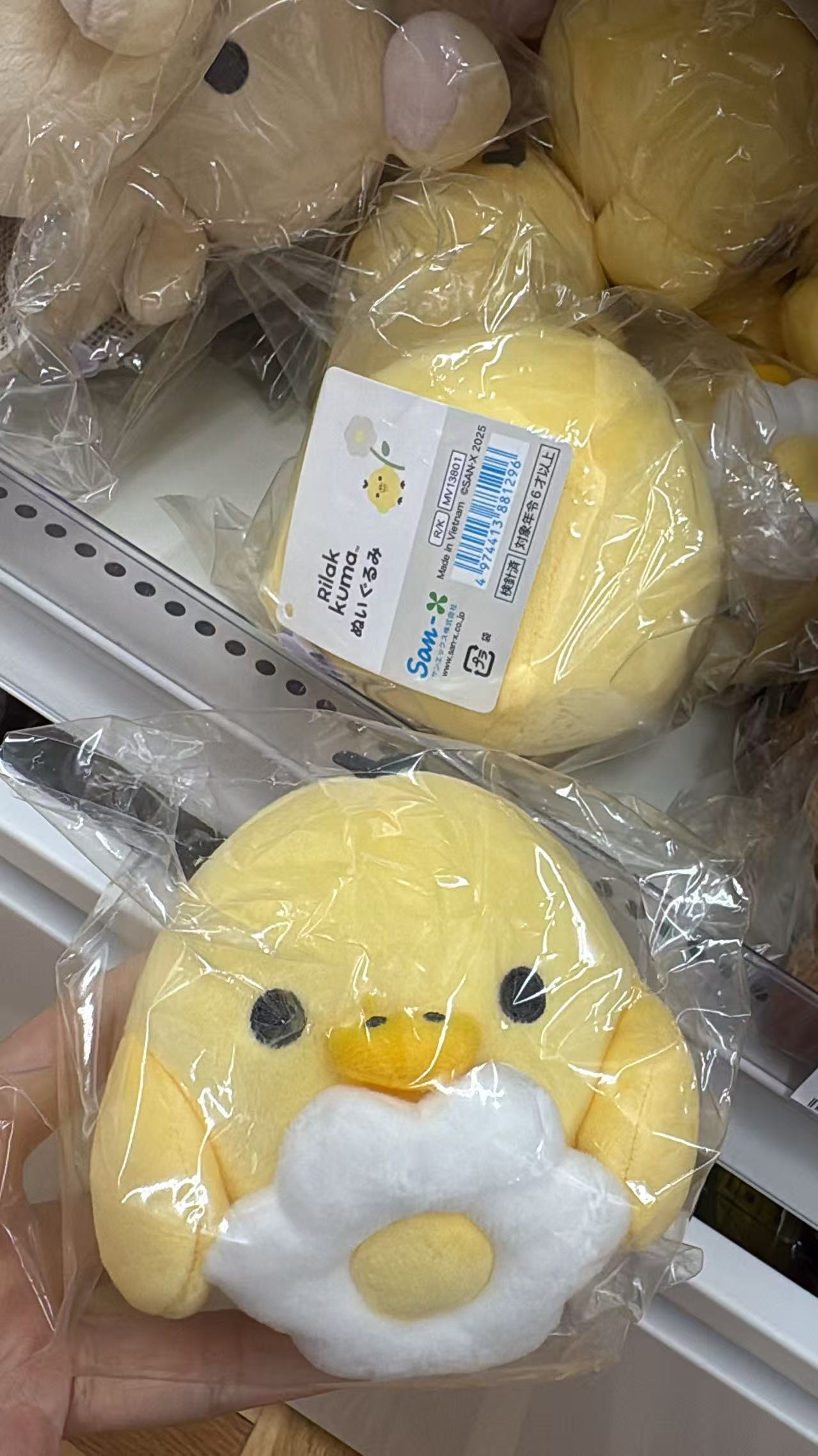0825 折扣店 轻松熊 小鸡抱花毛绒玩偶