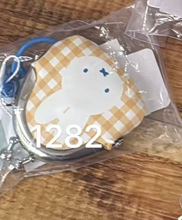 0825 折扣店  米菲 铁扣包 米黄色