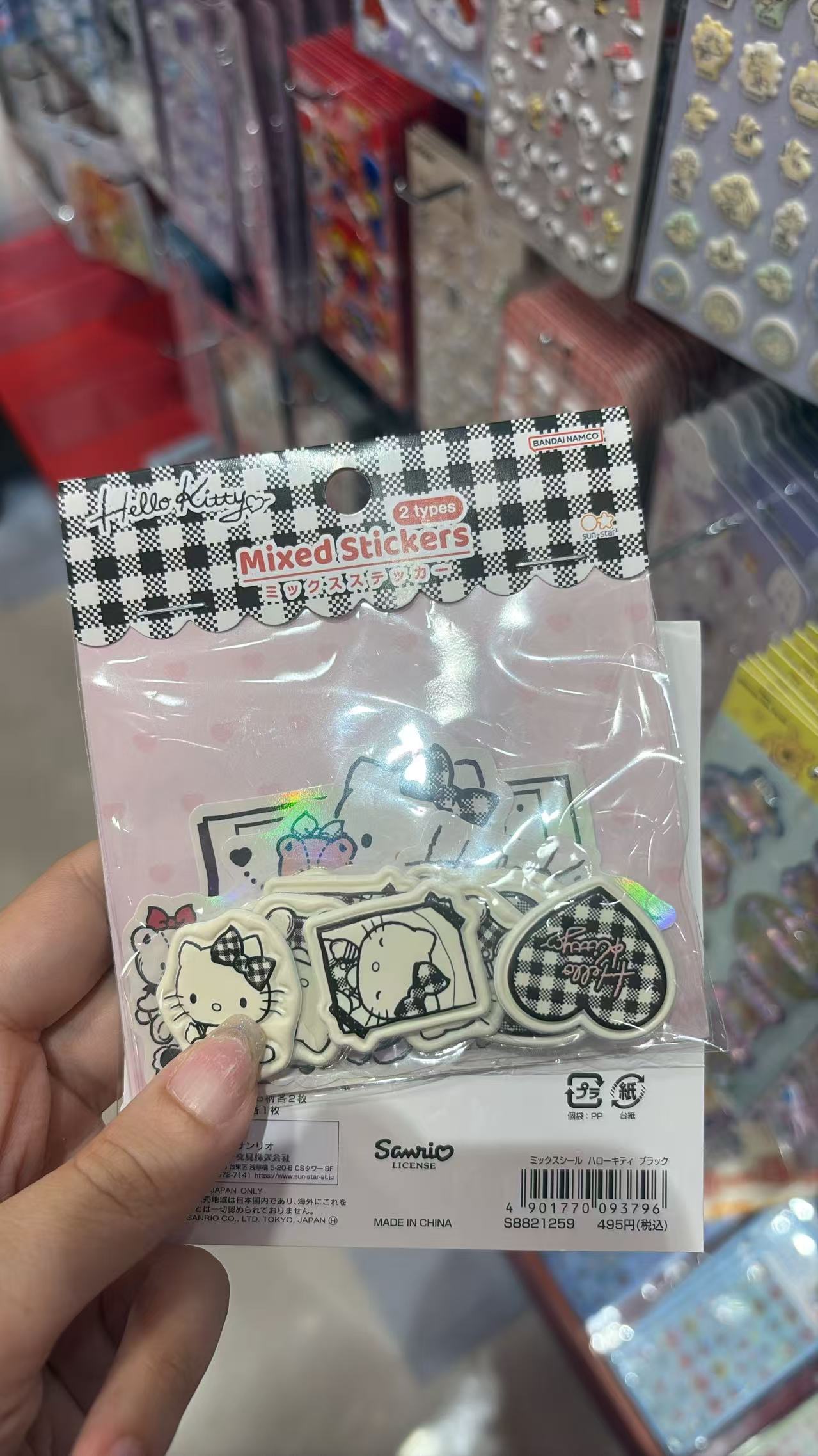 0829 三丽鸥 kt黑白系列贴纸 半折