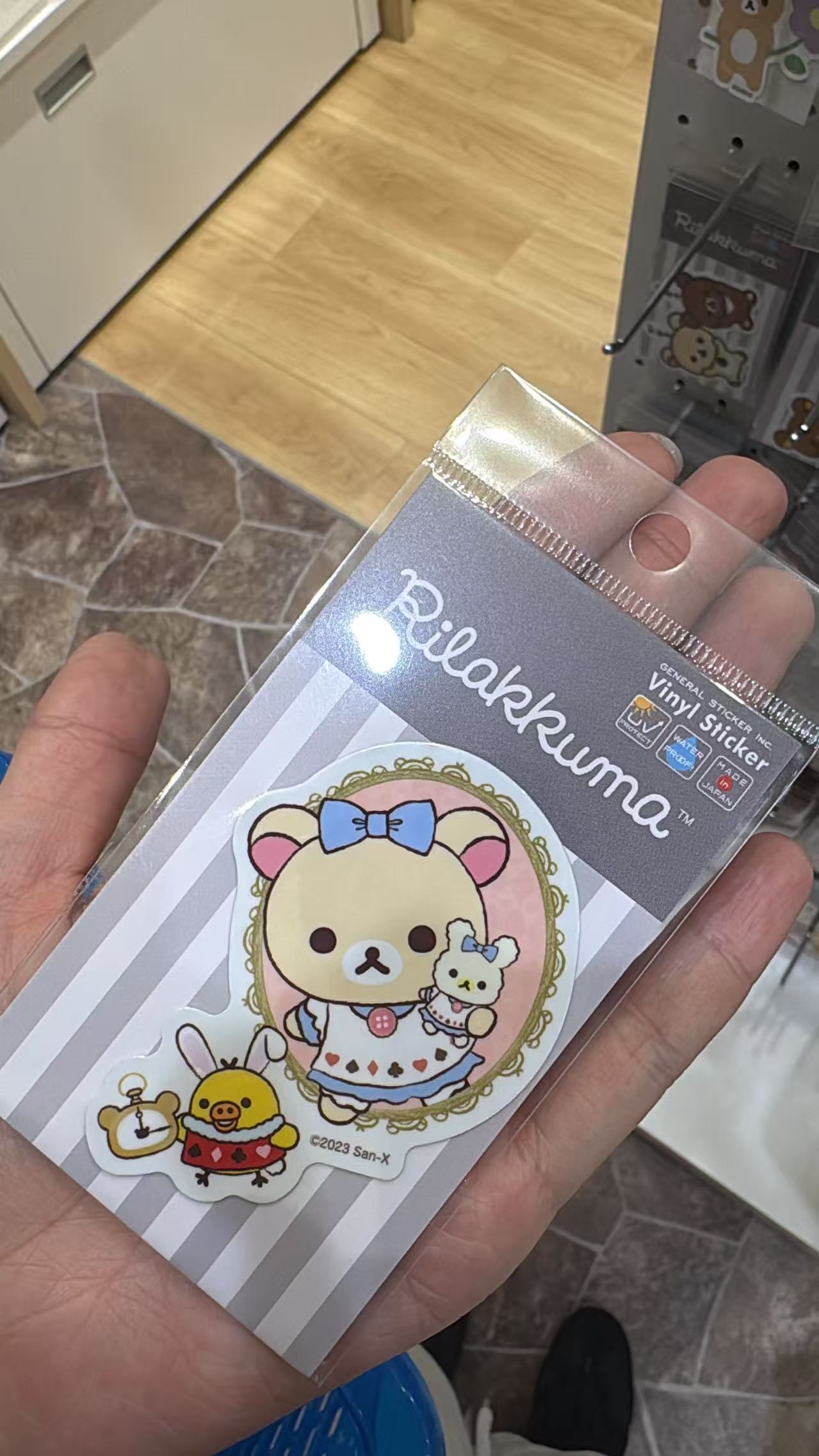 0830 轻松熊 防水防污贴纸 妹妹小鸡蓝裙子 