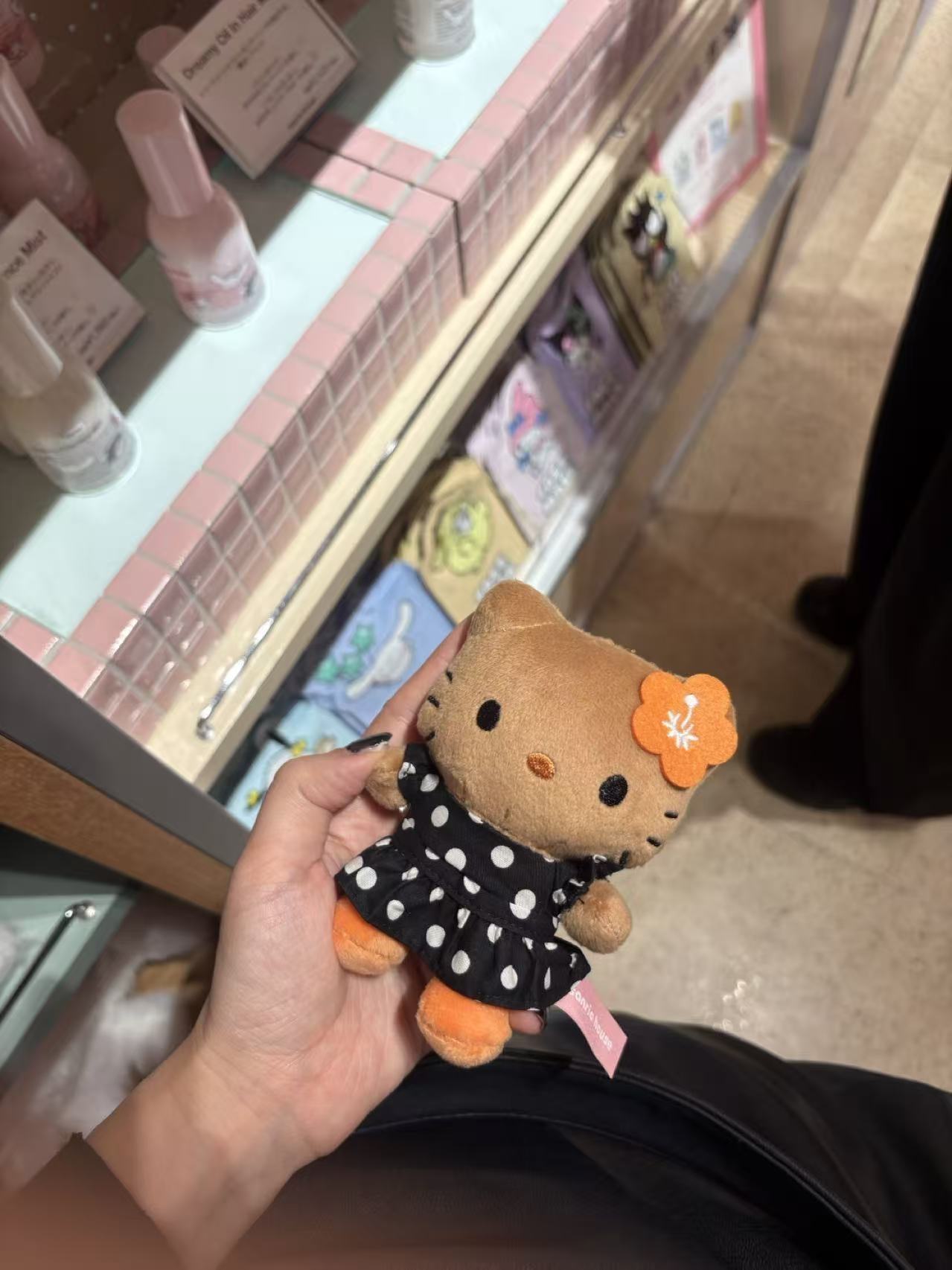 0905 48汇 三丽欧 毛绒挂件 黑皮kt