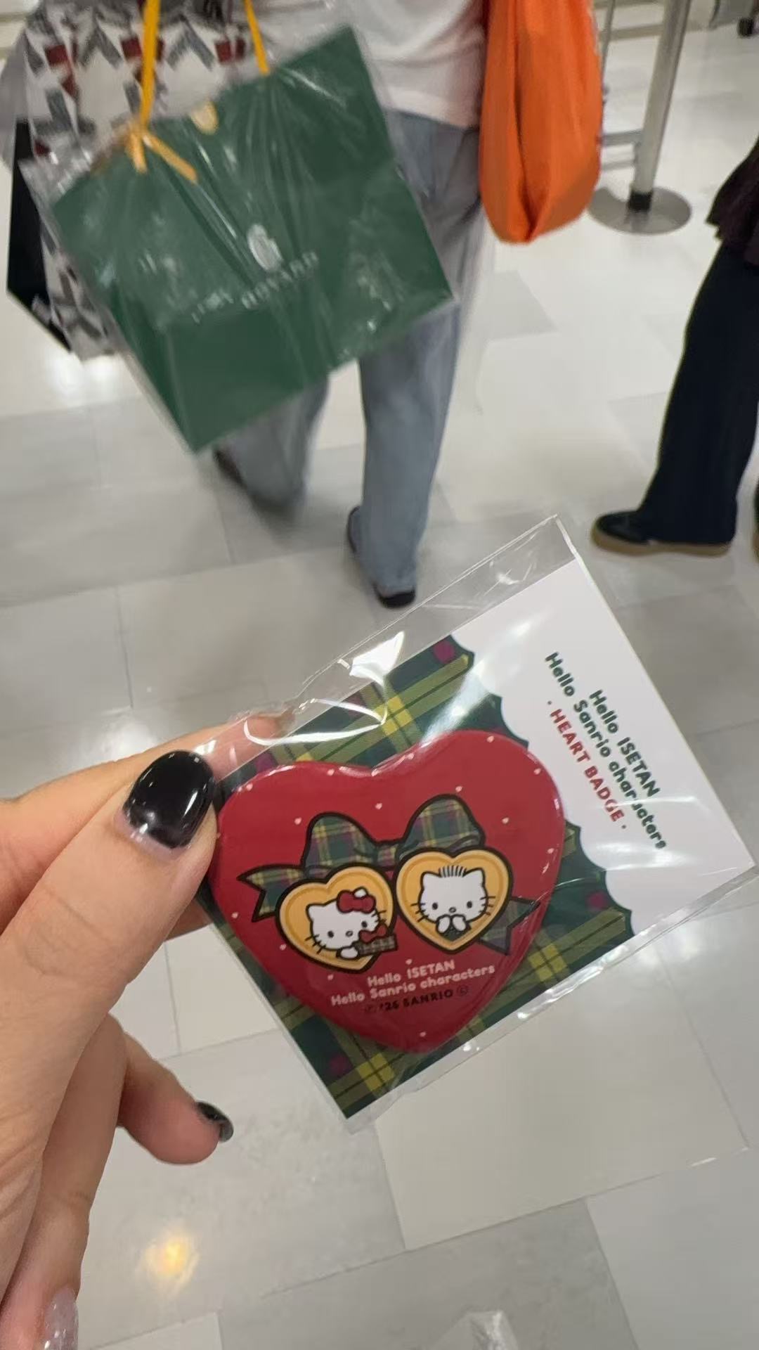 0910 48汇 Hello Kitty 伊势丹限定心形徽章