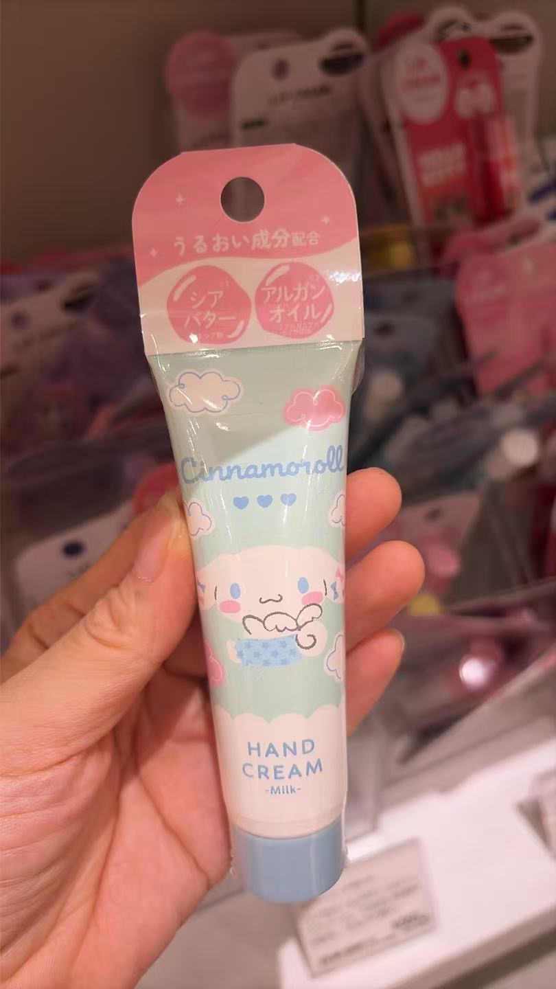0917 三丽欧 护手霜 玉桂狗图案  牛奶味道 