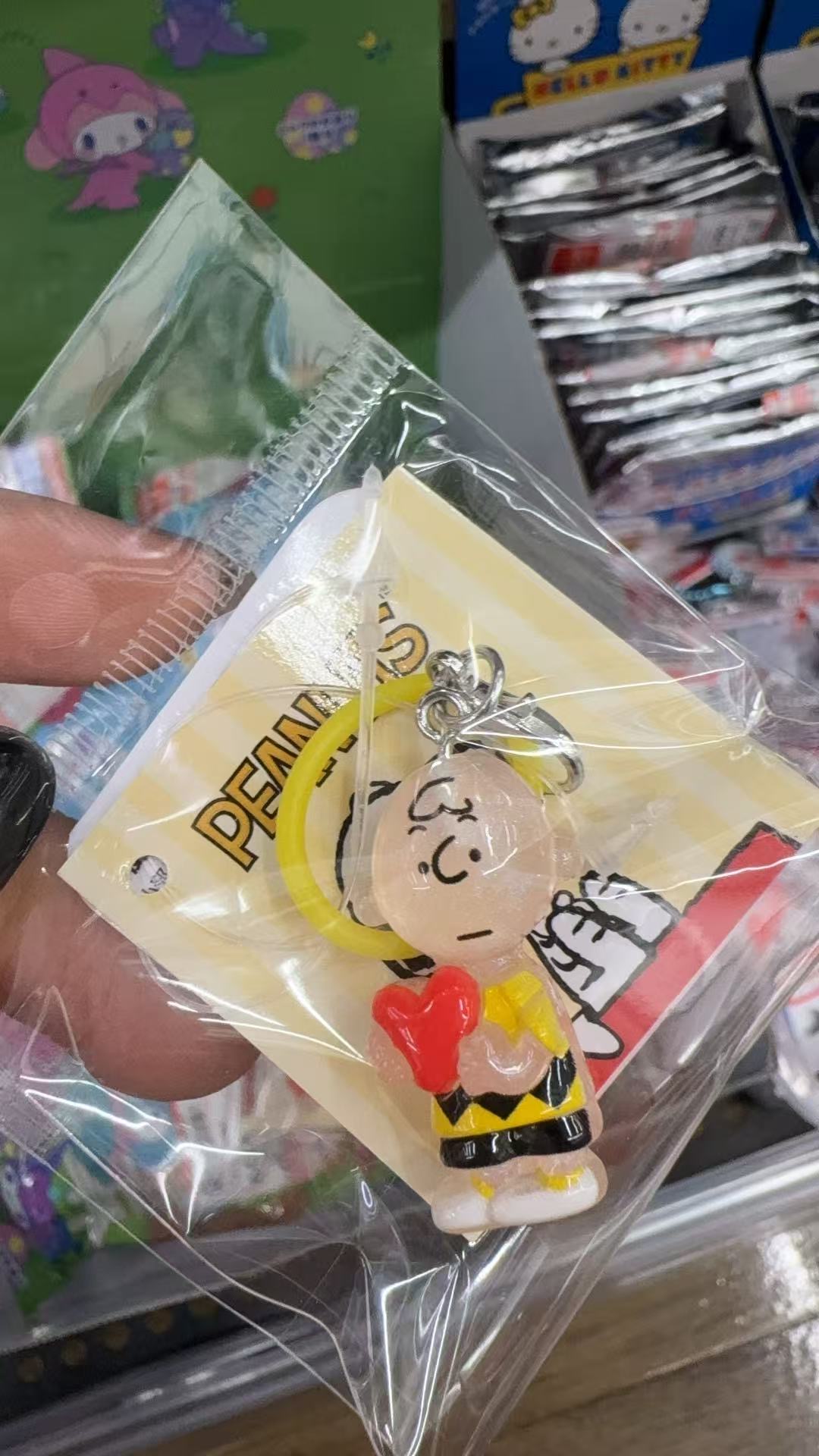 0924  史努比挂件  小人角色抱心