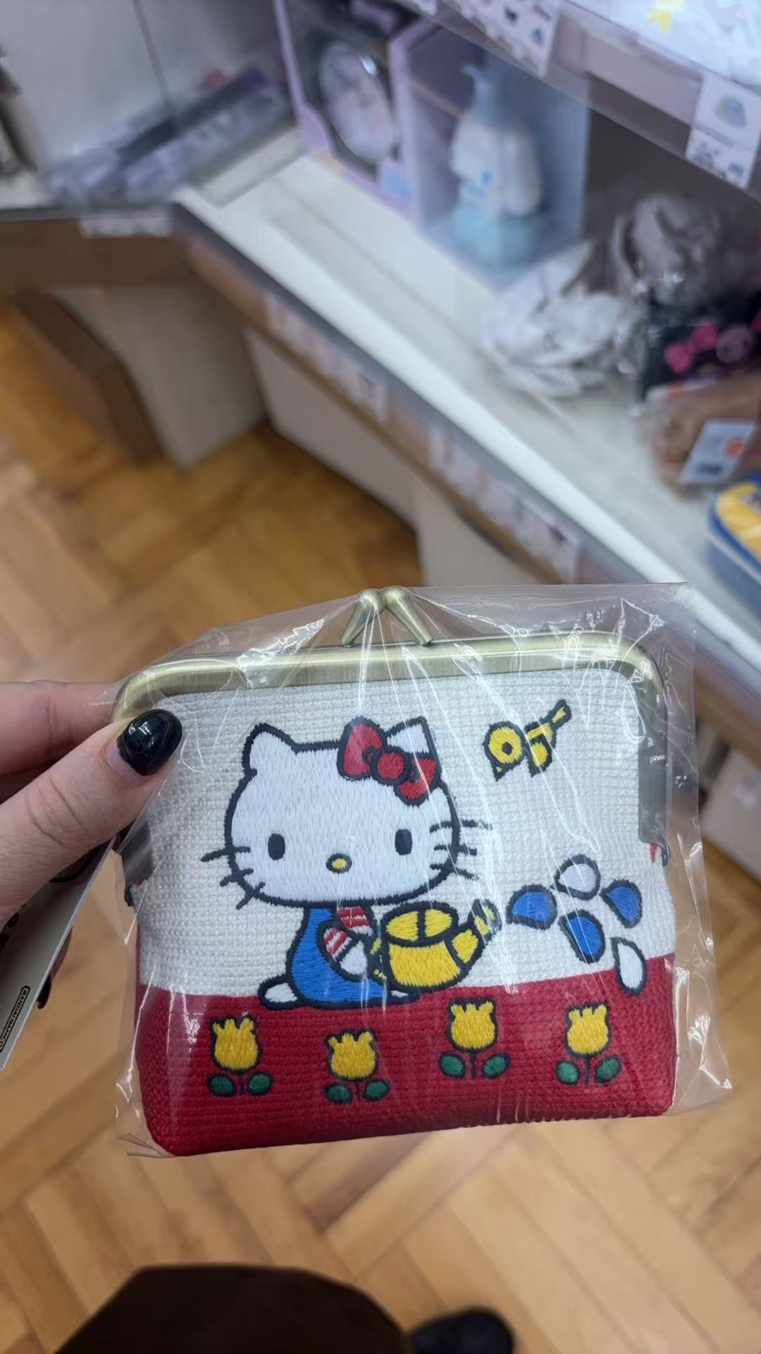 0925 折扣店 三丽欧刺绣铁扣包 kt 