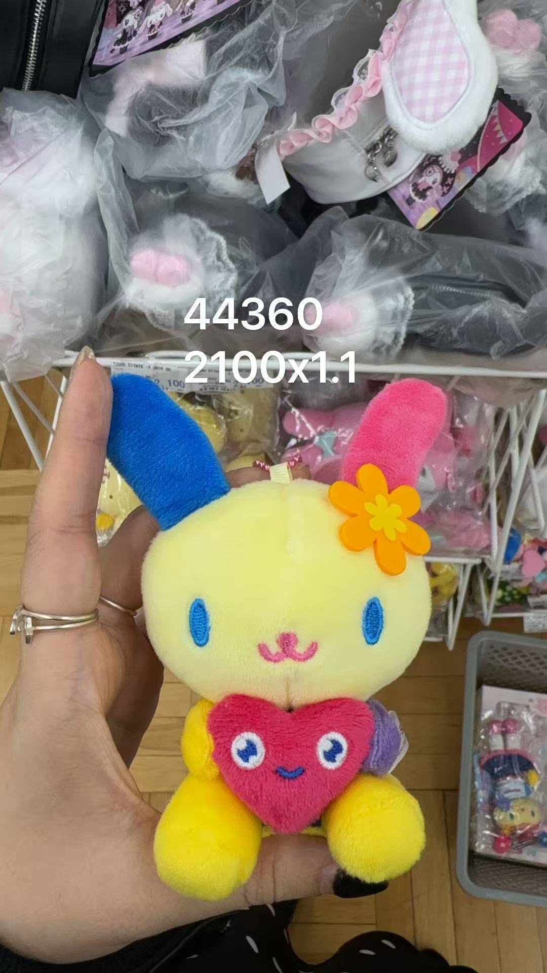 0926 折扣店 三丽欧 花小兔毛绒挂件 爱心 