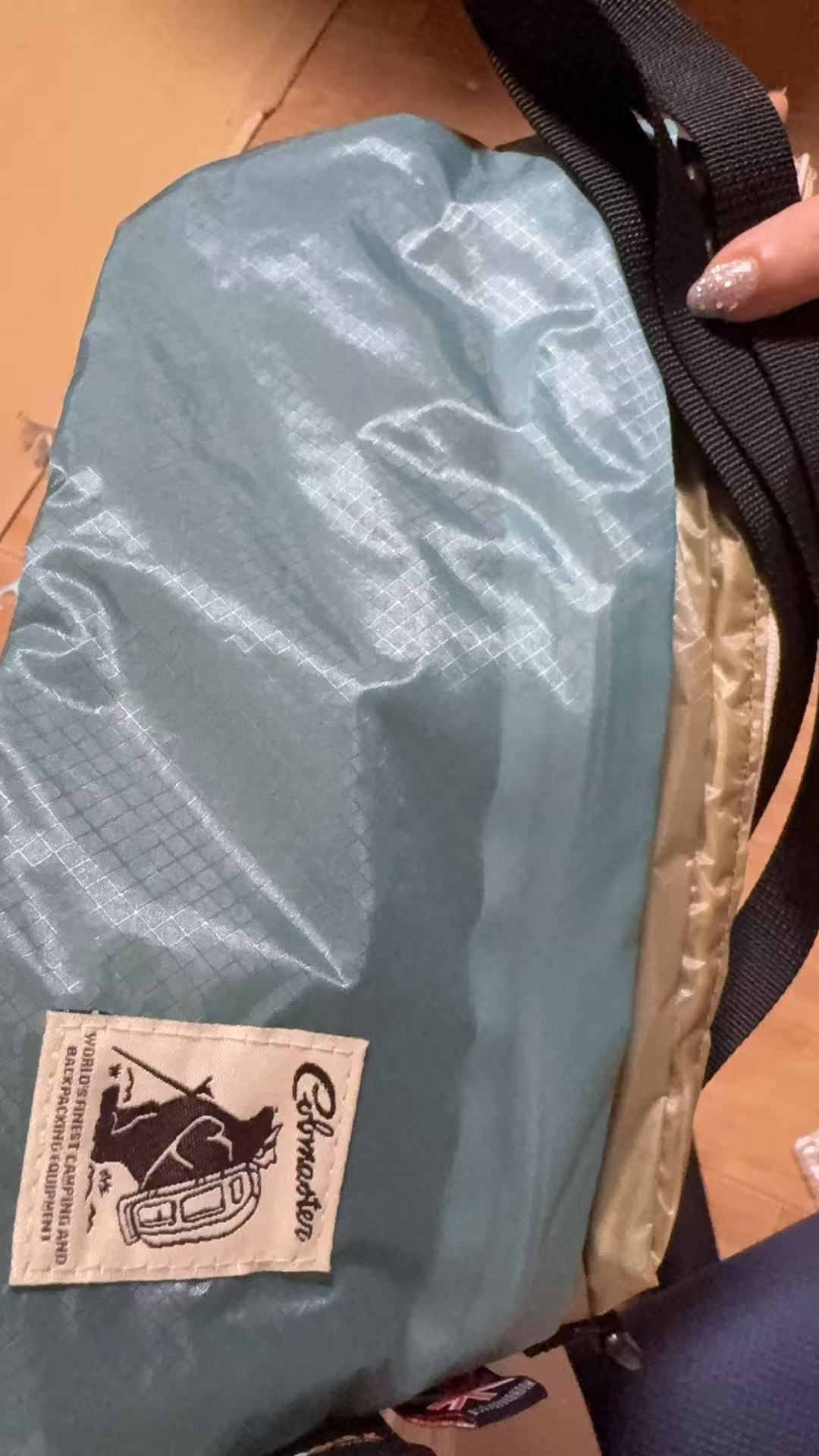 折扣店 黑熊蓝绿色斜挎包