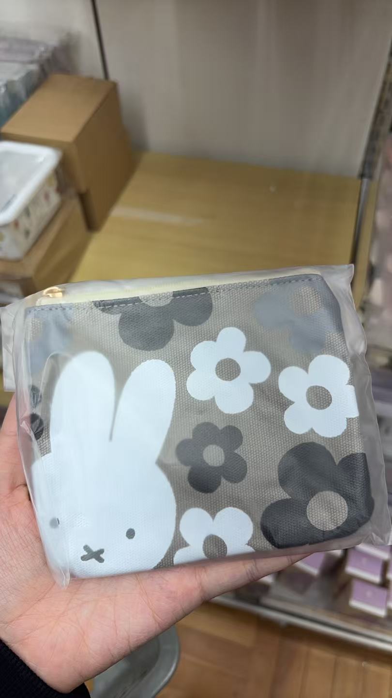 1001 折扣店 米菲 花朵图案 深色 收纳包 
