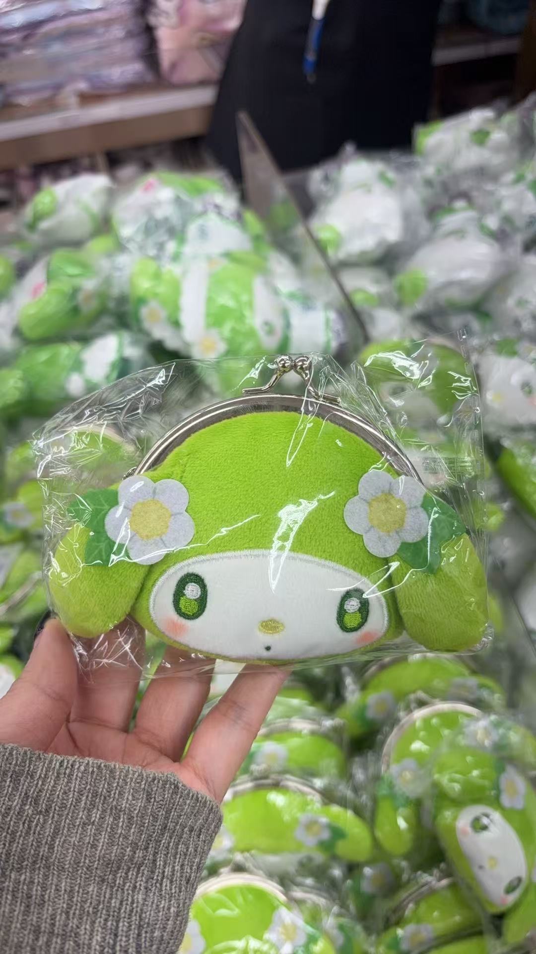 1005 折扣店 三丽鸥 美乐蒂绿色毛绒大头包