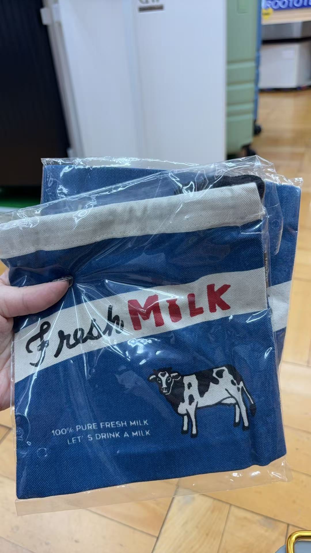 1015 折扣店 Fresh Milk复古牛奶抽绳收纳袋