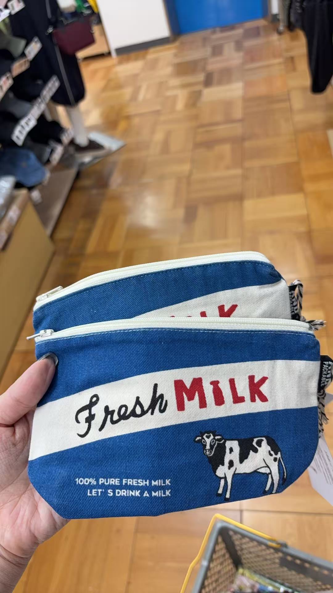 1015折扣店 Fresh Milk复古奶牛拉链笔袋收纳包